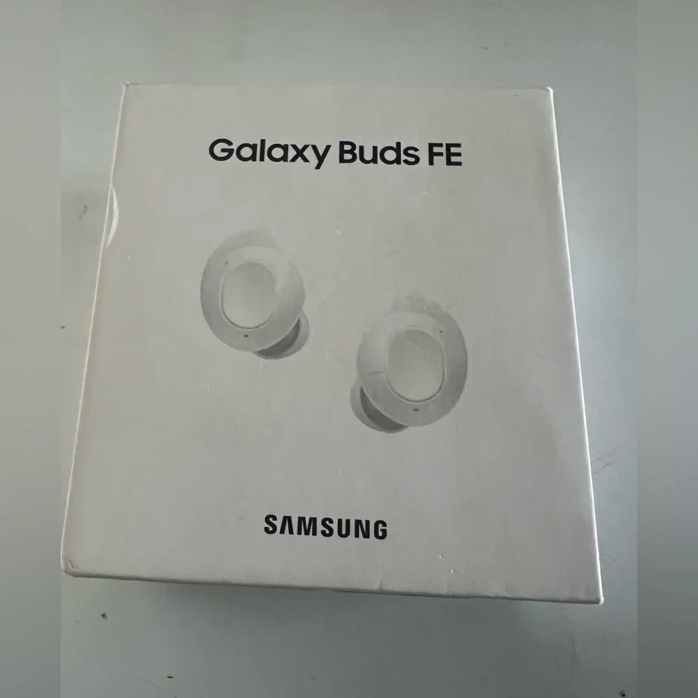 Samsung Galaxy Buds FE in Classic White New Open the Box
